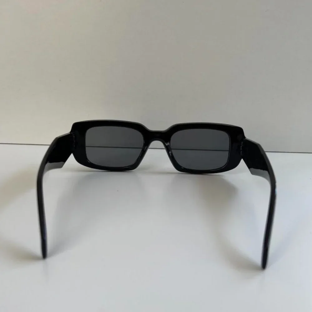 Y2K 2000s vintage designer style black surfer sunglasses